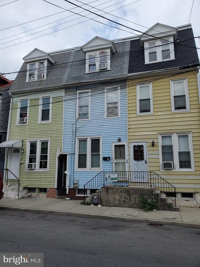 Building Photo - 619 W College Ave