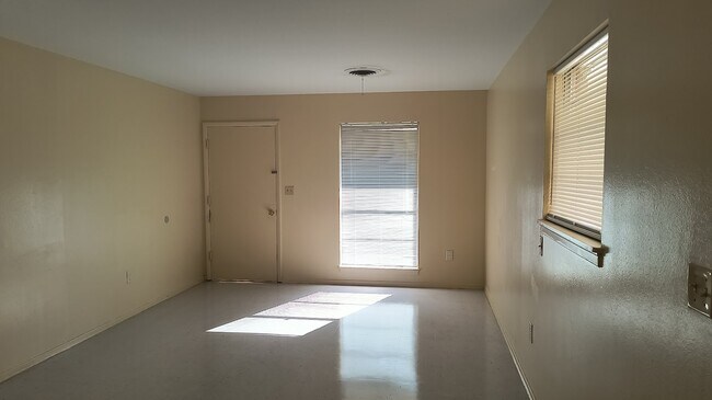 Foto del edificio - 1002 Bloomfield Dr