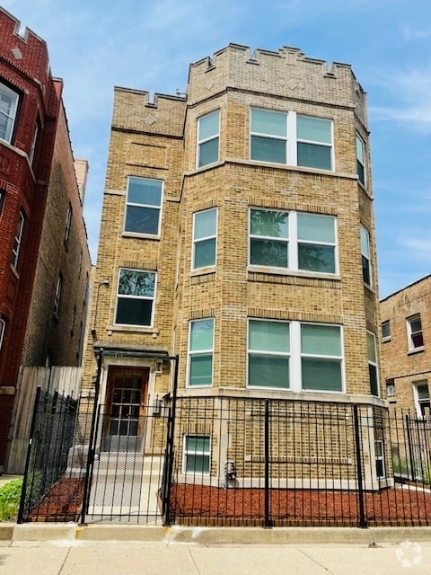 Building Photo - 7408 N Hoyne Ave