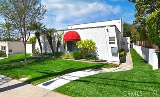 Building Photo - 18641 Oriente Dr
