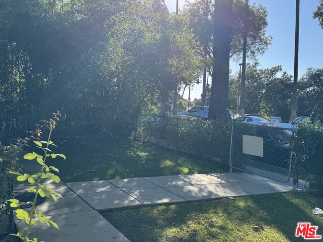 Building Photo - 446 S St Louis St