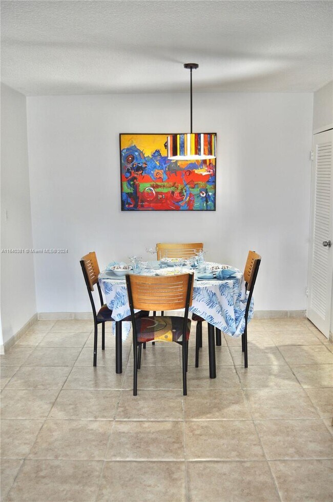 Building Photo - 9225 Collins Ave
