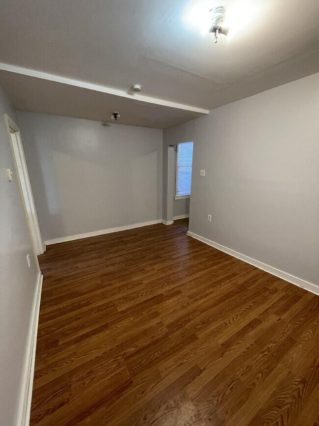 Foto del edificio - 456 Woodlane Ave