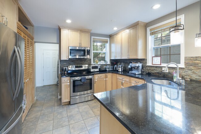 Foto del edificio - 4850 Crescent St