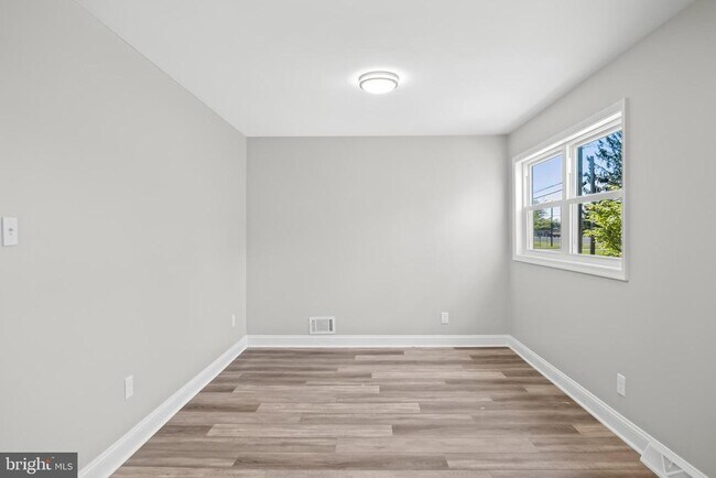 Foto del edificio - 407 Dickinson Rd