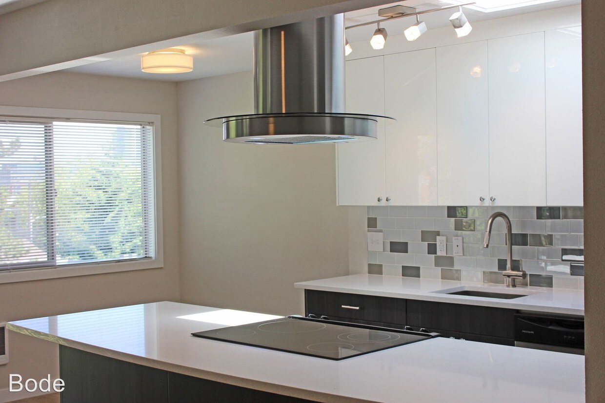 Foto principal - 1 br, 1 bath Apartment - 715 Nob Hill Ave N.