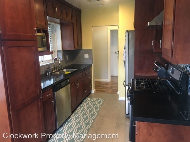 Building Photo - 10321 Mildred St