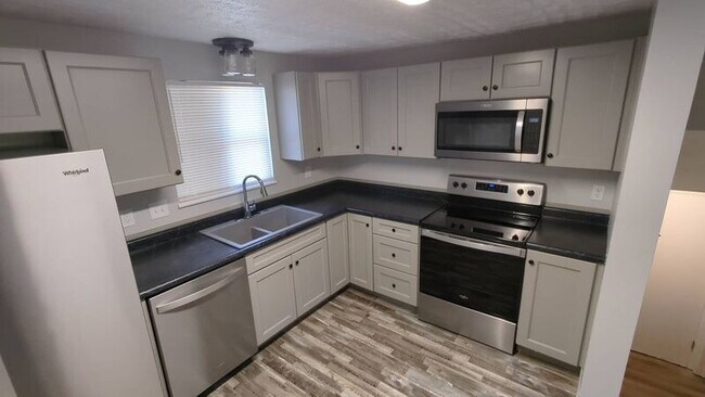 Building Photo - 3479 Chantilly St