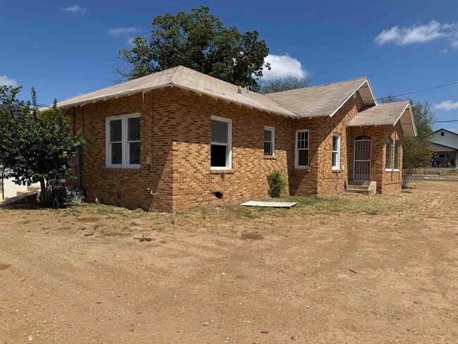 Building Photo - 1319 Mier St
