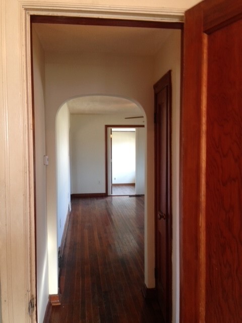 Hallway looking into living room - 1409 N Woodburn Ave