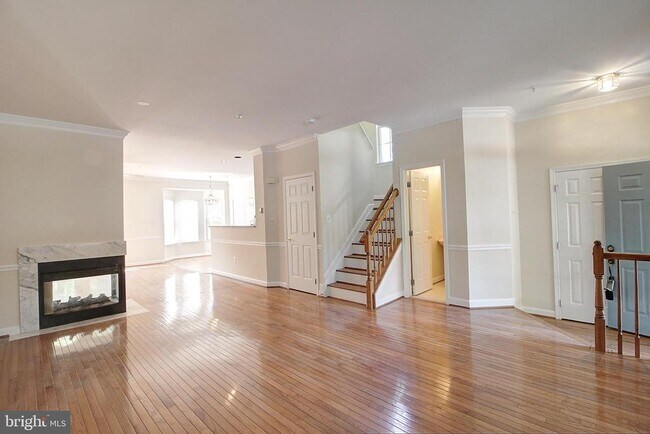 Foto del edificio - 8864 Briarcliff Ln