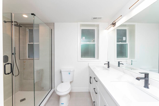 Foto del edificio - 2825 N Rockwell St