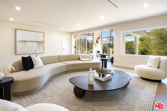 Foto del edificio - 9425 Gierson Ave
