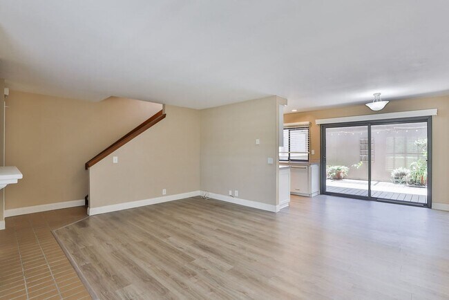Foto del edificio - La Jolla Townhome with Garage & Private Deck