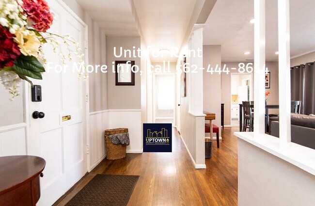 Building Photo - House - 3 Bedrooms / 2 Bathrooms - West Co...
