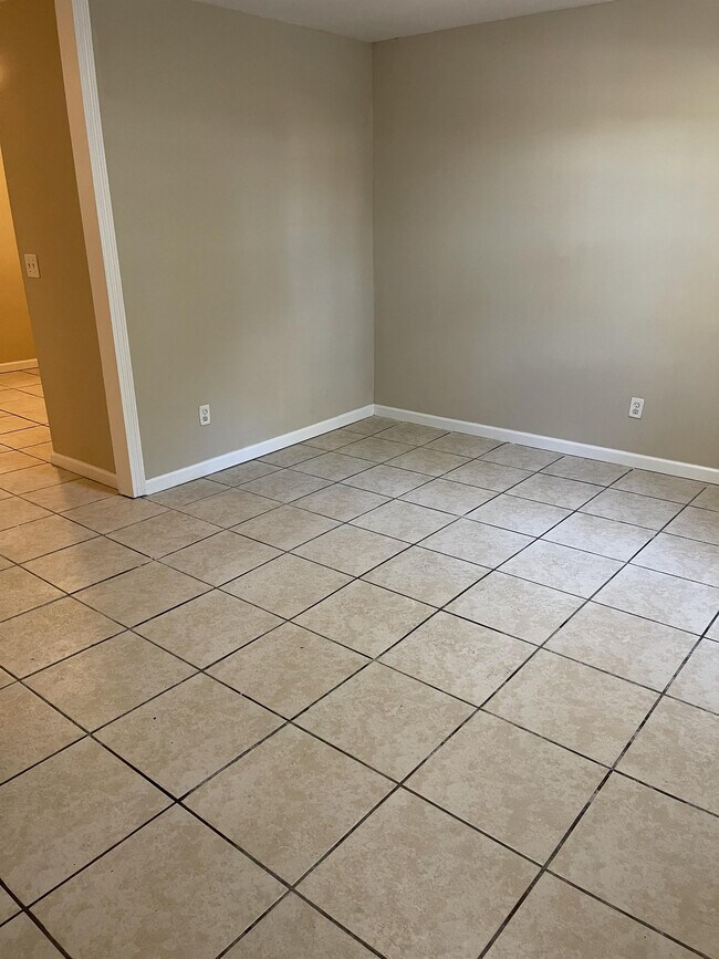 Building Photo - 4336 Shorecrest Dr