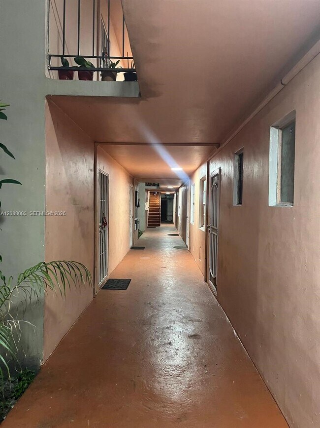 Foto del edificio - 1525 NW 19th Terrace