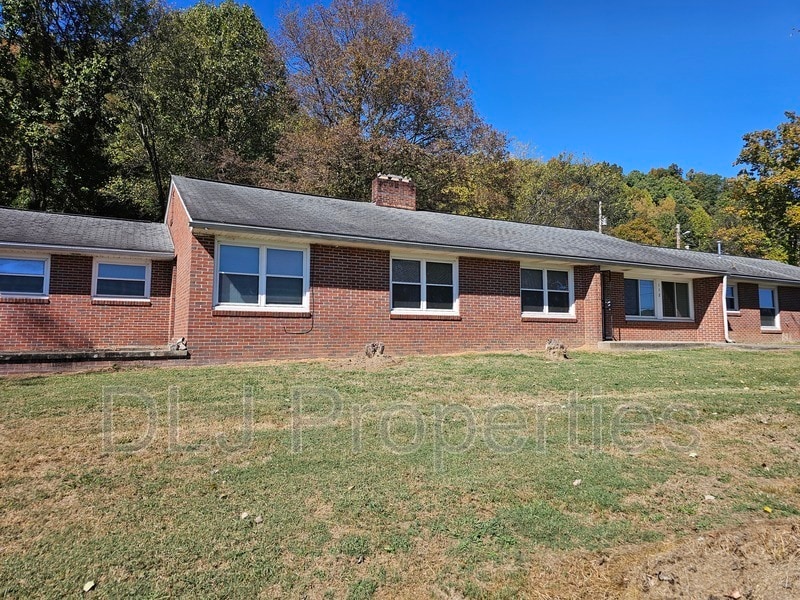 Foto principal - 112 E Dumplin Valley Rd