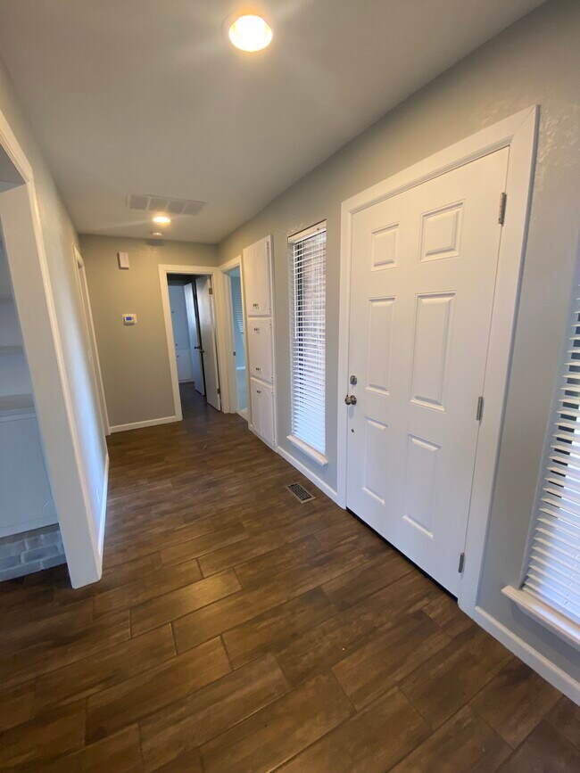 Foto del edificio - 801 Rolling Hill Terrace