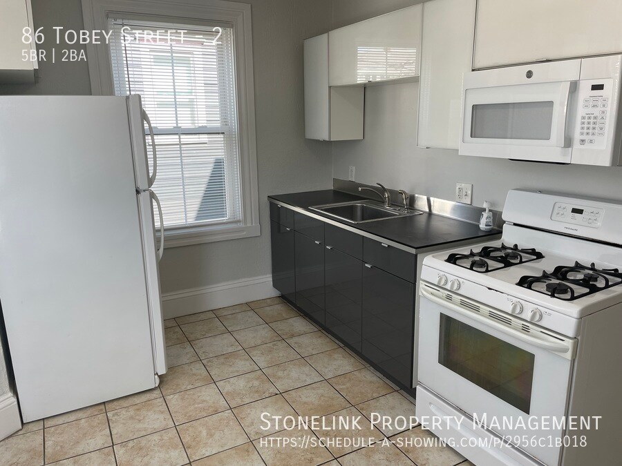 86 Tobey St Unit 2, Providence, RI 02909 Room for Rent in Providence