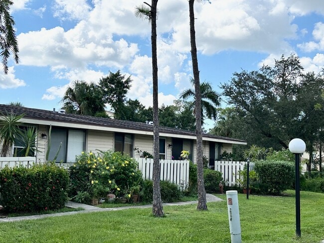 Building Photo - Lost Tree Apartments