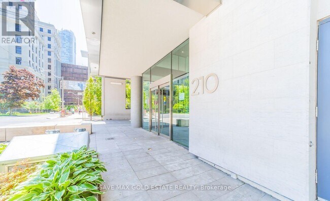 Photo du bâtiment - 210-210 Simcoe St