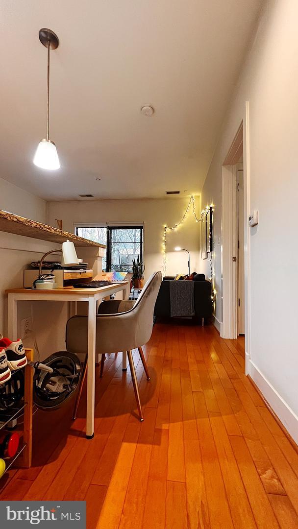 Foto del edificio - 5201-5201-B Wisconsin Ave NW