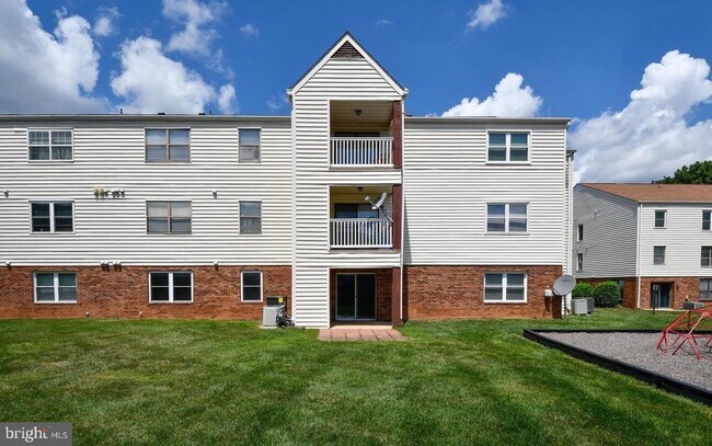 Foto del edificio - 102 Chesterfield Ln