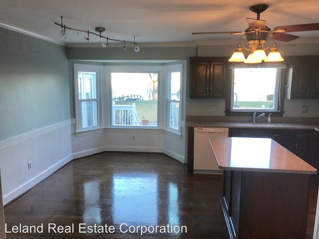 Building Photo - 1441 Lake James Dr
