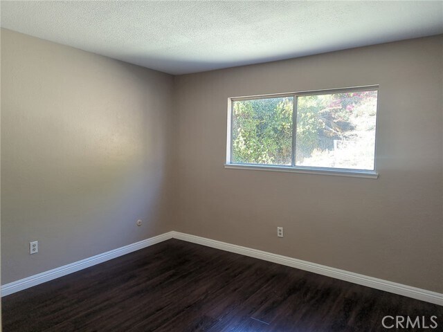 Building Photo - 1331 Parkside Dr