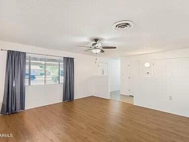Foto del edificio - 579 E Raymond Dr