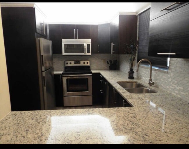 Building Photo - 12568 Shoreline Dr
