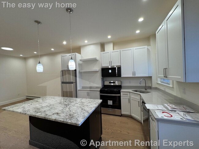 Building Photo - 13 Bristol St