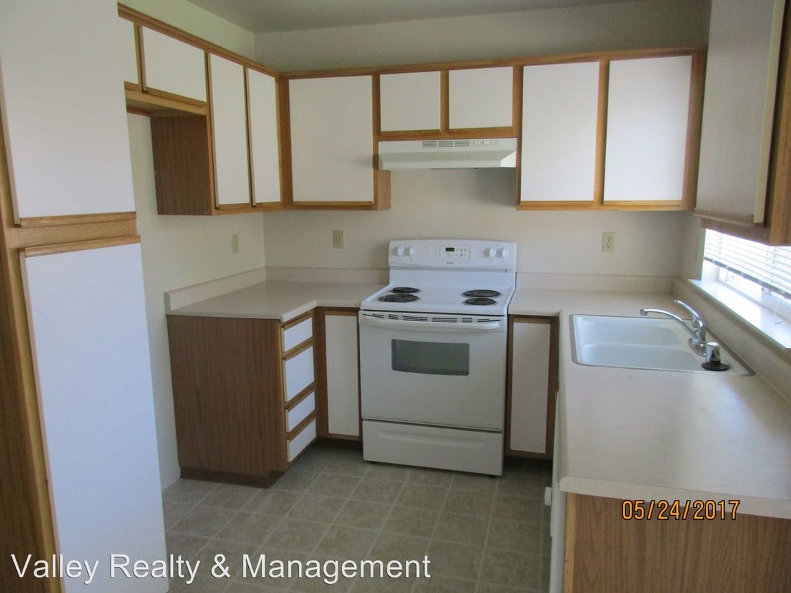 Building Photo - 402 Valley Cir
