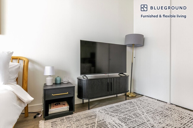 Building Photo - 21 E Chestnut St