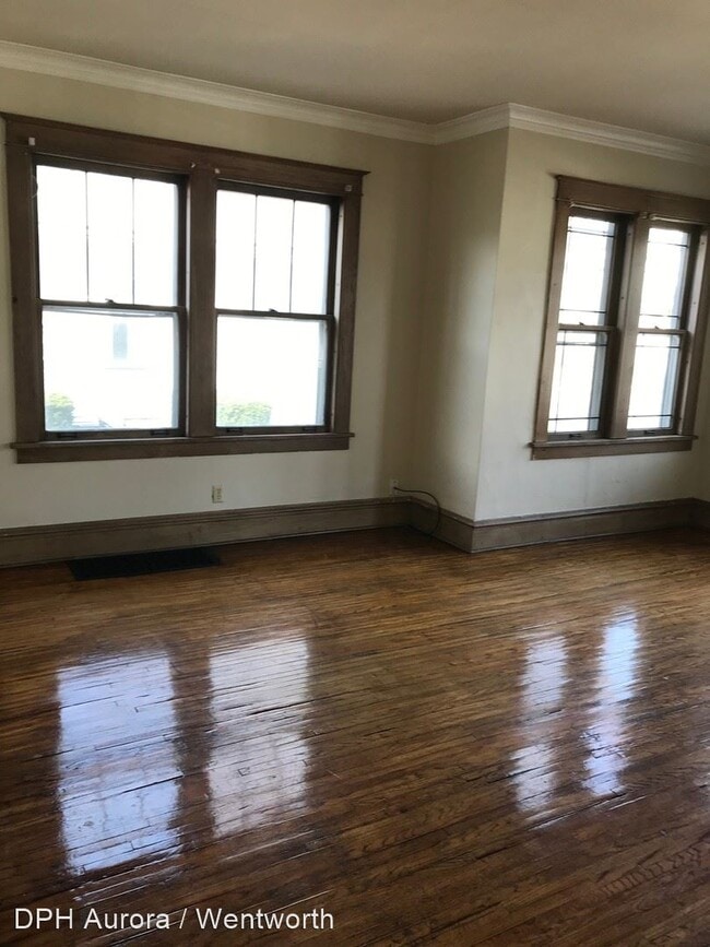 Building Photo - 306 N Locust St