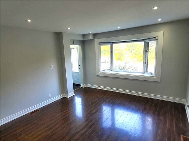 Building Photo - 253 Sinclair Av