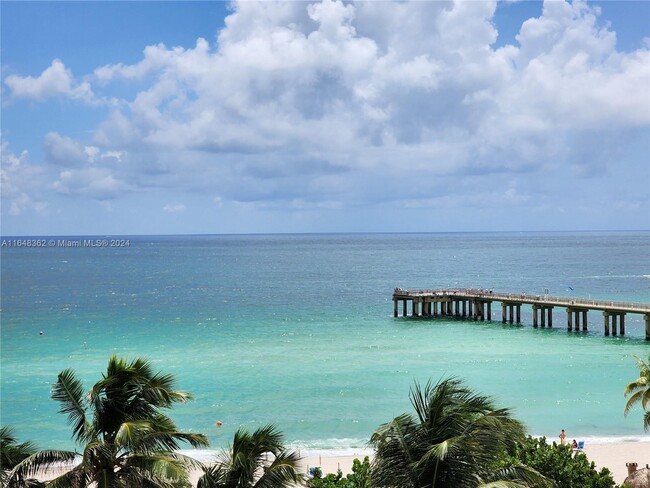 Foto del edificio - 16711 Collins Ave