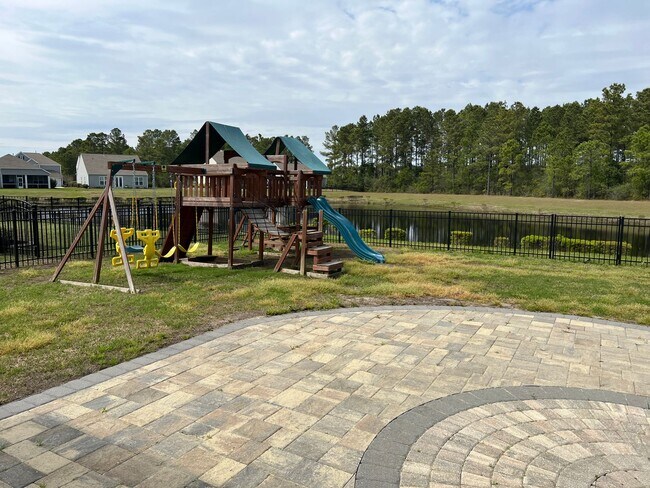 Foto del edificio - Pet-friendly, 4 Bedroom, 2.5 Bath Home for...