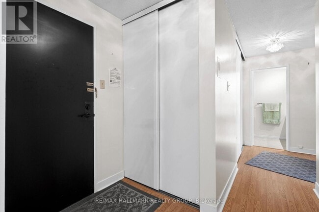 Photo du bâtiment - 1485 Baseline Rd