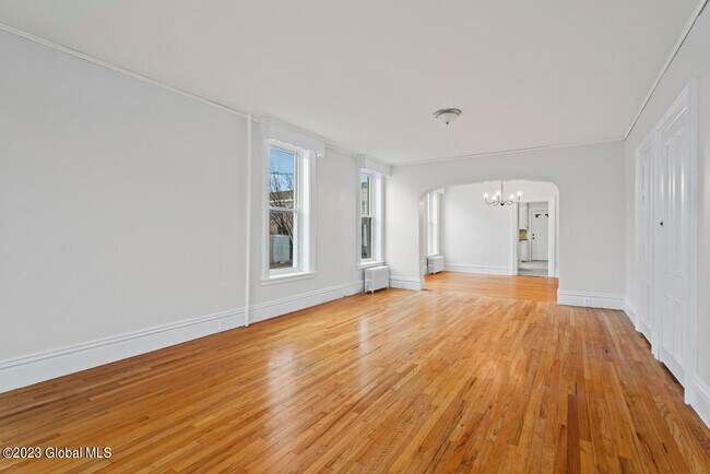 Building Photo - 521 23rd St
