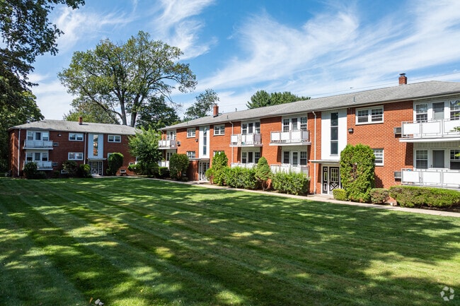 Alternar - Buckingham Court Gardens