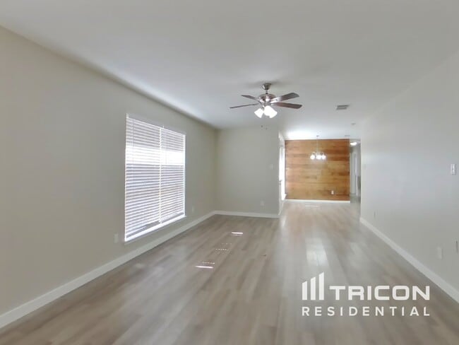 Foto del edificio - 1824 Old Creek Dr
