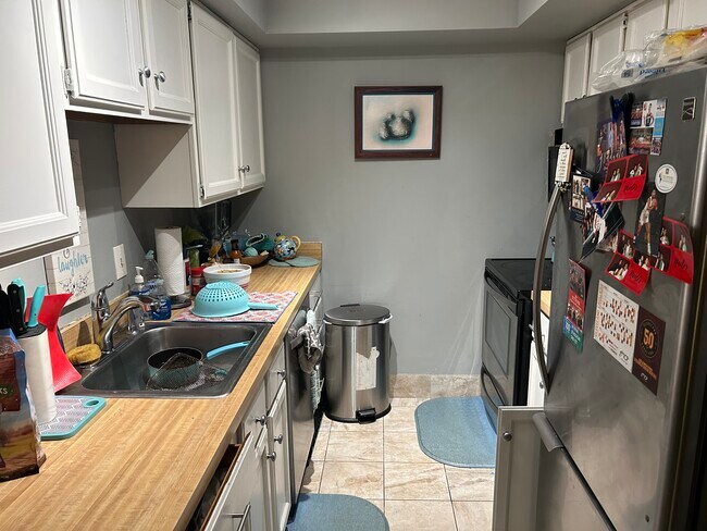 kitchen - 3249 Mayfield Rd
