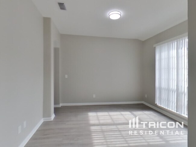 Building Photo - 825 Stallion Way