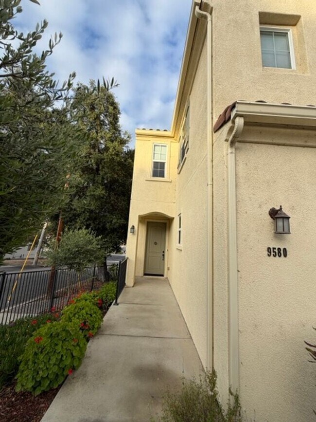Foto del edificio - Beautiful home for rent in Atascadero