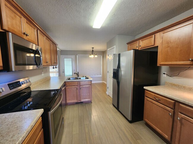 Foto del edificio - 4 Bedroom 3 Full Bath + Bonus Room