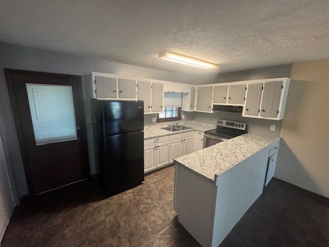 Foto del edificio - 112-114 Northwoods Drive