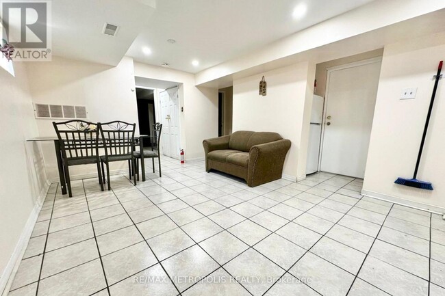 Building Photo - 112 Brantwood Dr