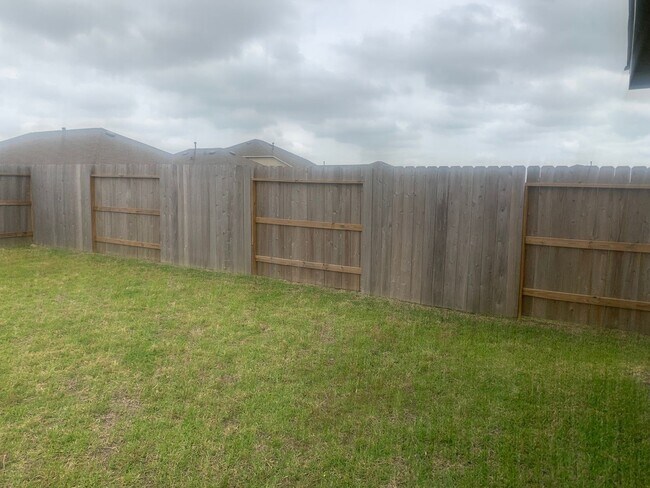 Foto del edificio - 3 Bedroom Single Family Home in Baytown
